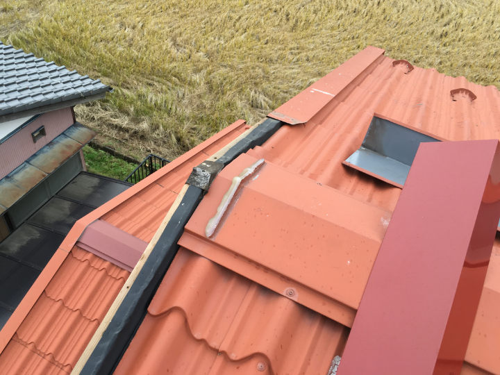 ケラバ板金の取り付け作業