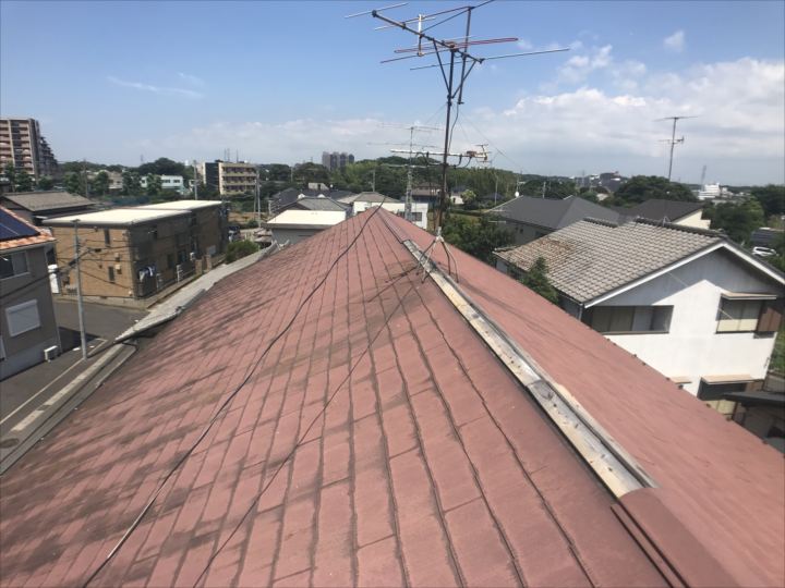 相模原市南区大野にて大きな台風により飛散した棟板金の交換工事を実施！棟板金の浮きの危険性についても解説。