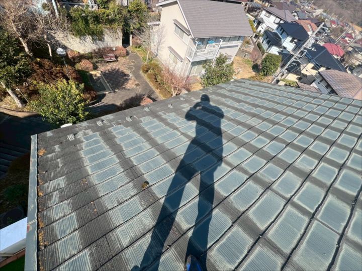 屋根全体にある水跡