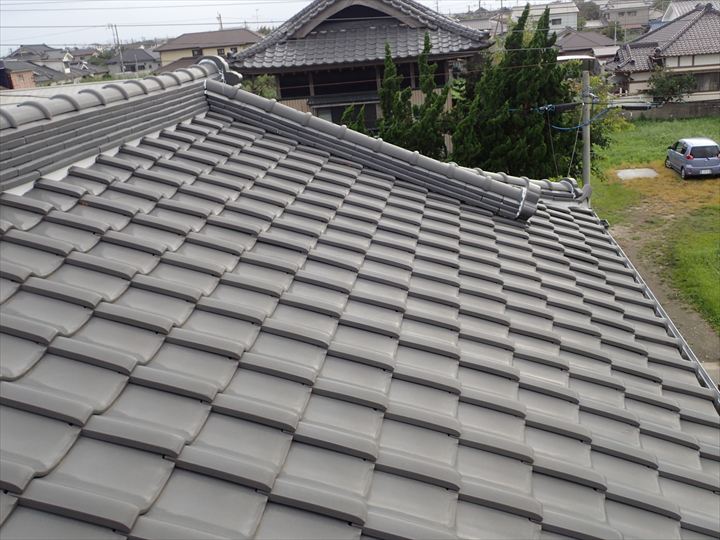 瓦屋根の葺き直し工事