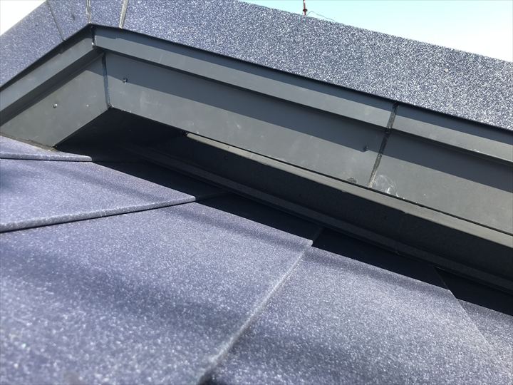 破風板を板金でカバー工事