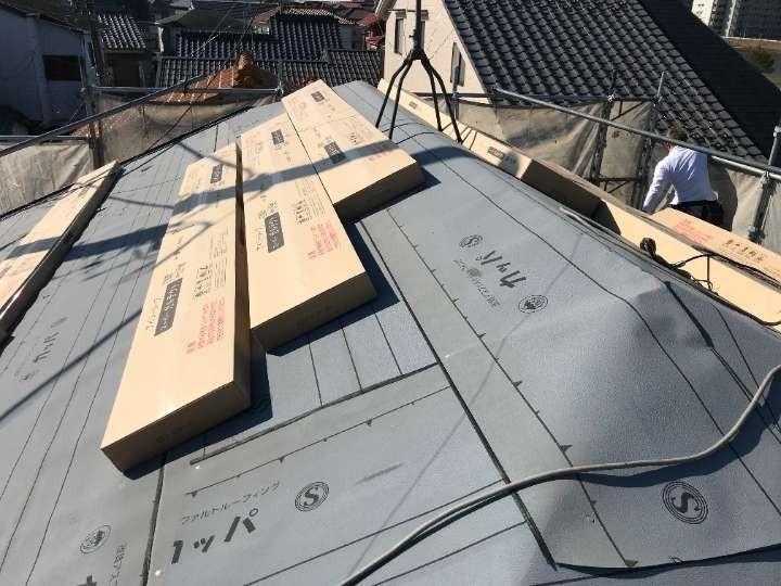 防水紙を敷いた屋根