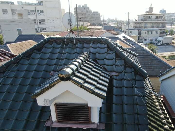 瓦屋根に棟取り直し工事を実施したお住まい