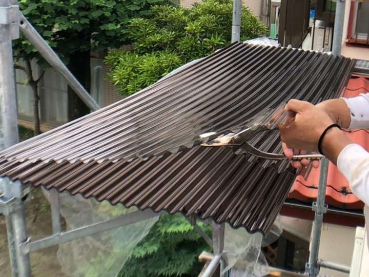 波板を現場で寸法調整