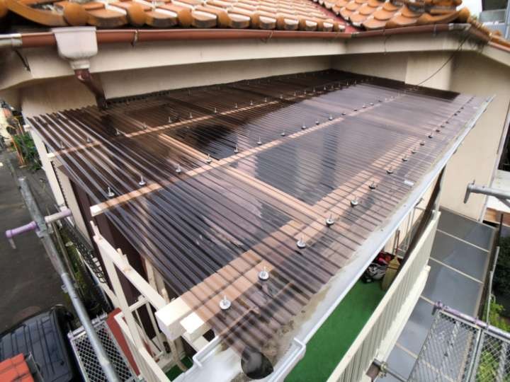 バルコニー波板をポリカーボネート製波板へ交換工事した後の状態