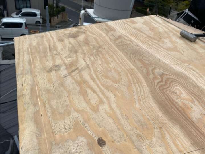 新しく張った野地板
