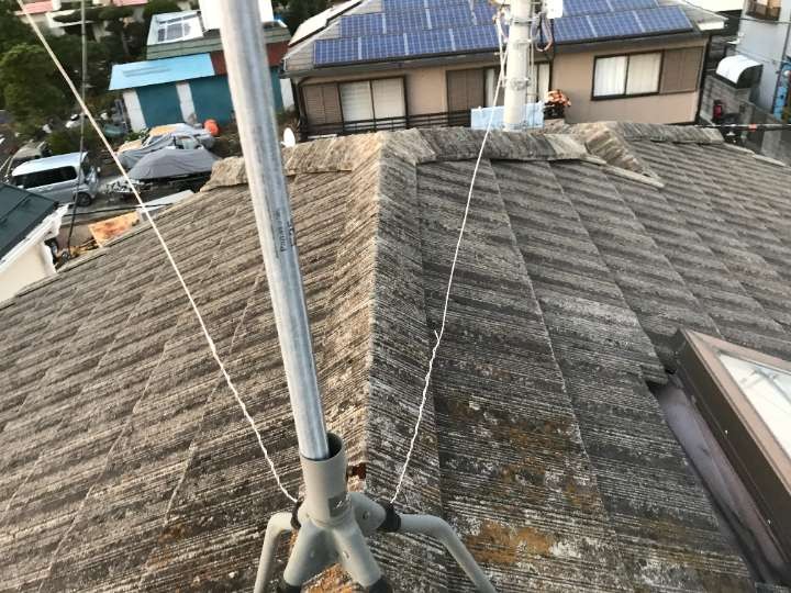 劣化したモニエル瓦屋根