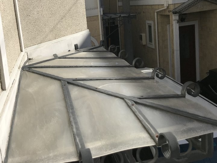 玄関庇全体の劣化状況