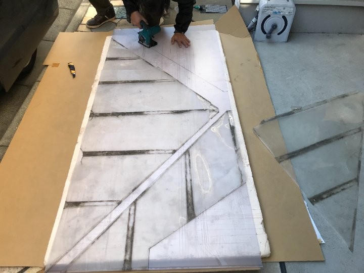 ポリカ平板の型取り加工
