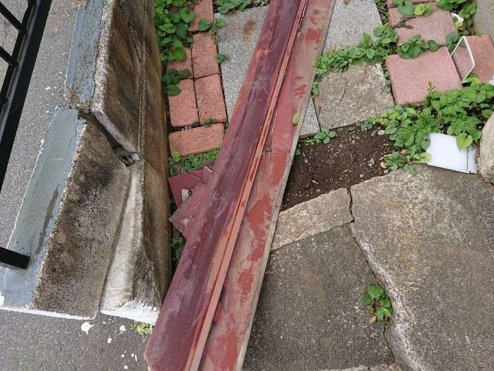落下した棟板金