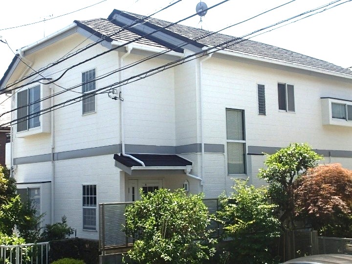 エコグラーニを用いた屋根カバー工事と外壁塗装工事を同時施工してリフォーム