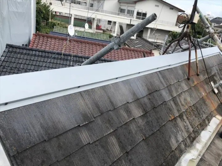 樹脂製貫板を用いた棟板金交換工事後のスレート屋根