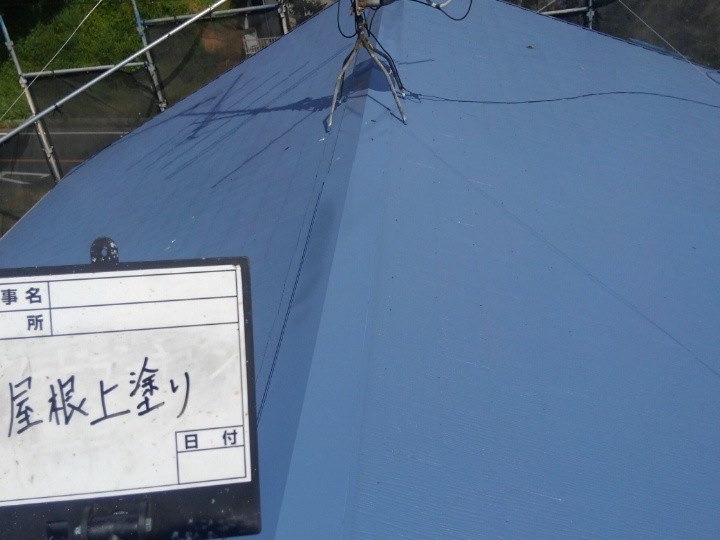 サーモアイ４Ｆで「上塗り」作業