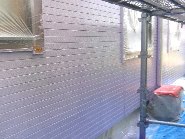 ファインシリコンフレッシュで中塗り上塗り作業（二層塗り）
