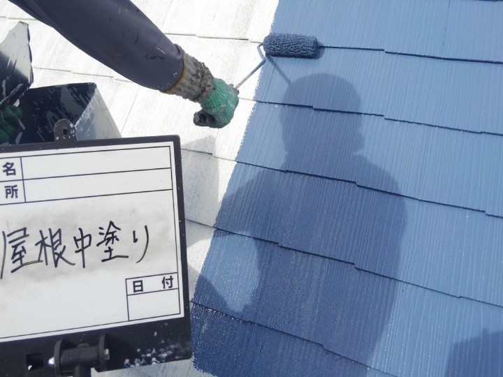サーモアイ４Ｆで「中塗り」作業