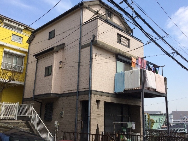 屋根外壁塗装工事前のお住まい