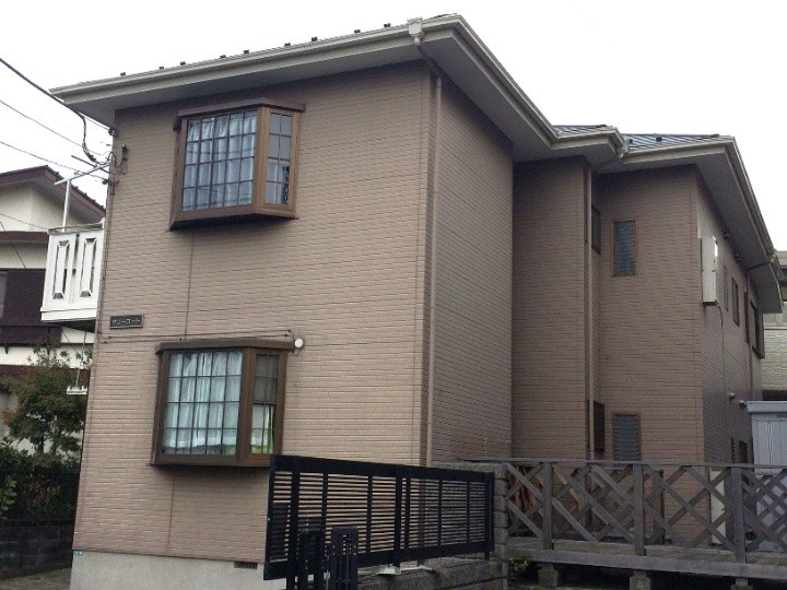 屋根外壁の塗装工事前のお住まい
