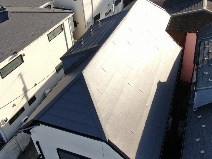 スーパーガルテクトで屋根カバー工事したお住まい