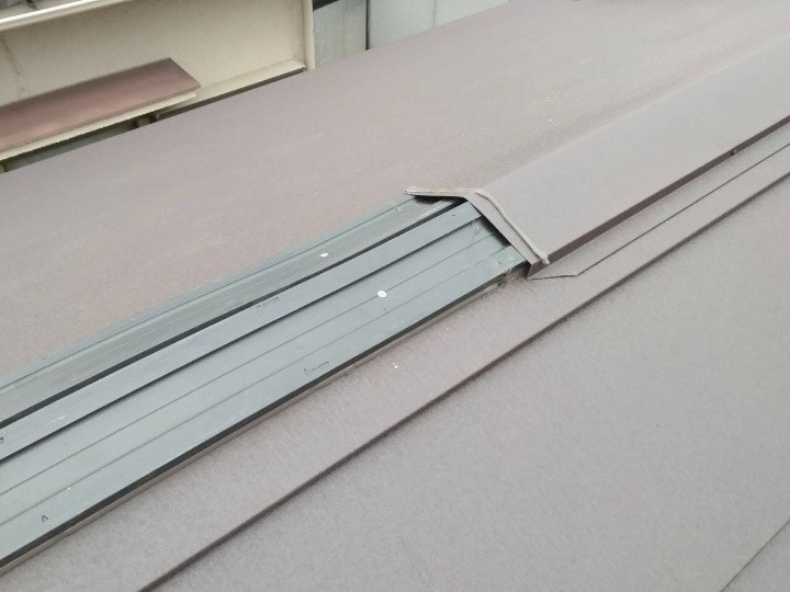 棟板金の仕上げ