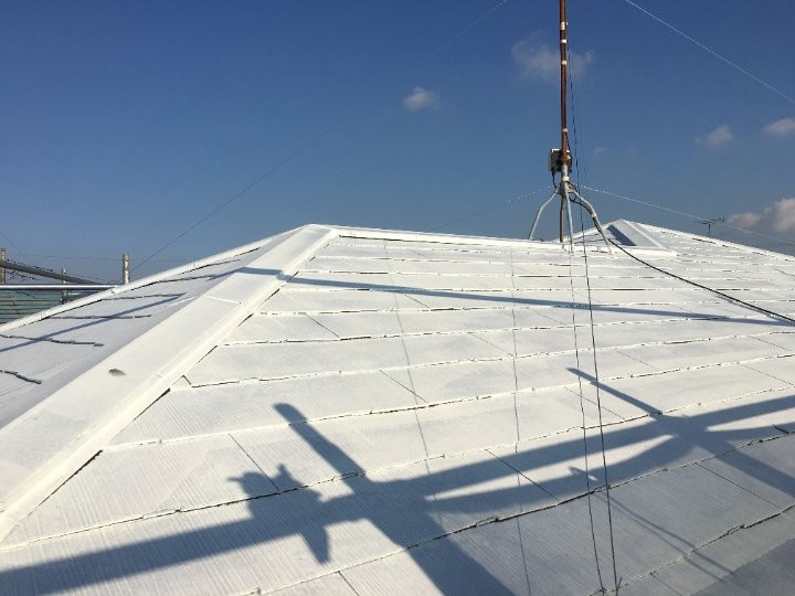下塗りした屋根全体