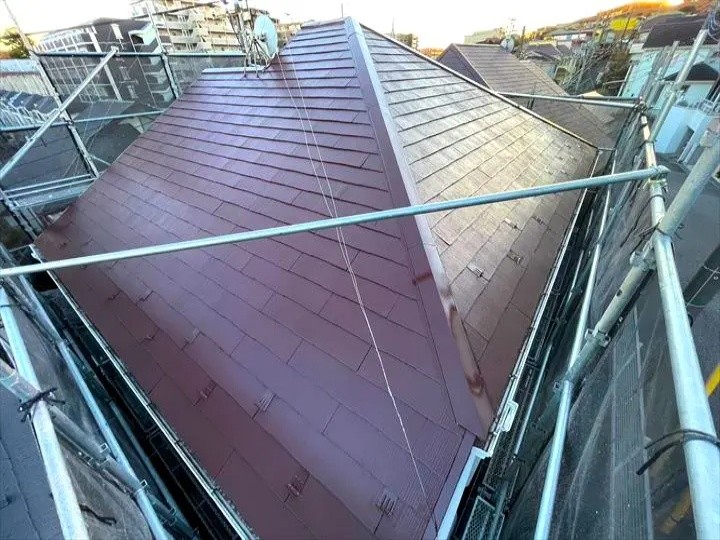 屋根に「棟板金交換＋屋根塗装工事」を実施したお住まい