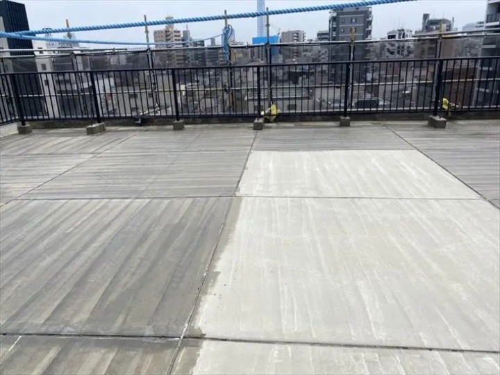 プライマー塗布後の屋上