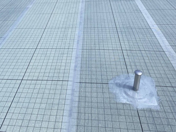 通気シートと脱気筒