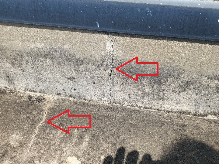 立ち上がりの亀裂