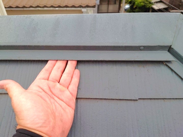 棟板金の大きな隙間