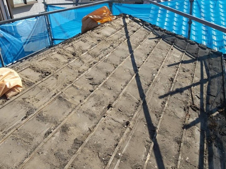 瓦撤去後の屋根下地