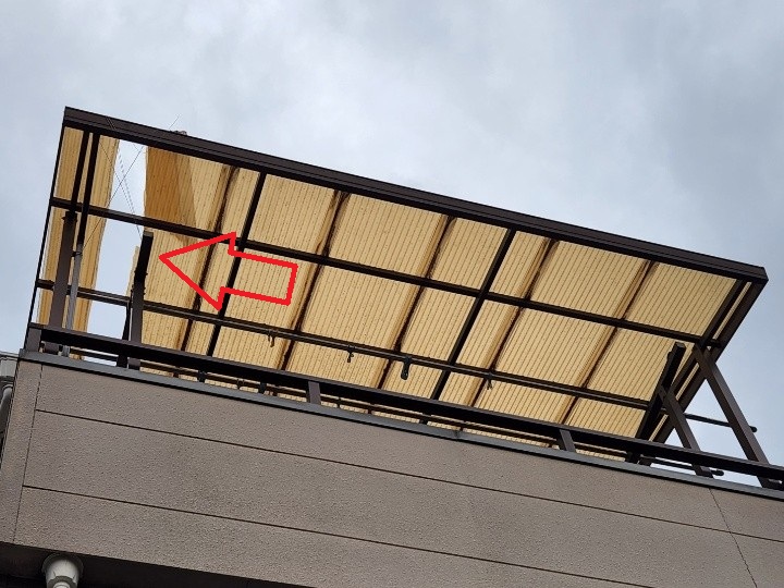 飛散したベランダ屋根