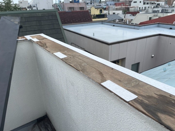 笠木撤去後の下地