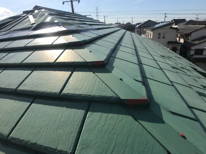 補修跡が広がる屋根