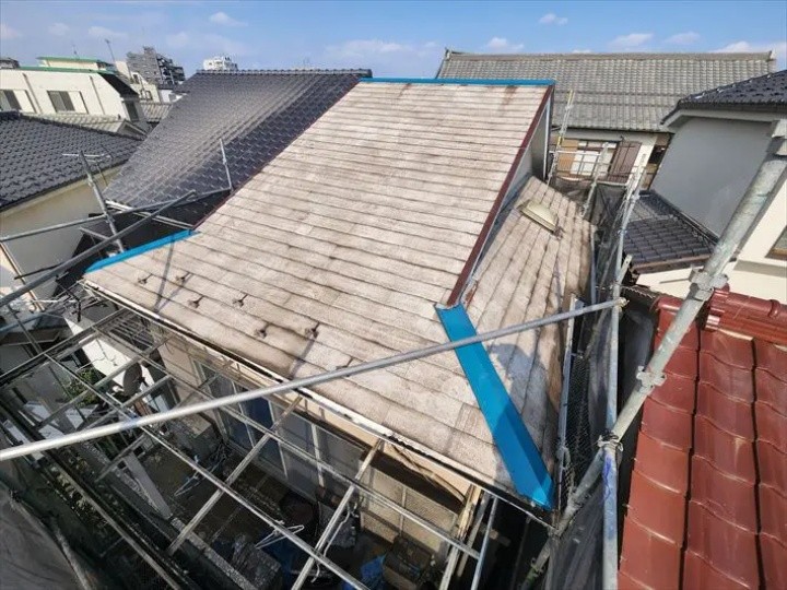 強風で飛散した棟板金に樹脂製貫板を採用した棟板金交換工事