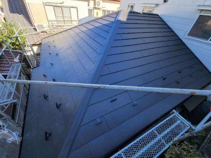 スーパーガルテクト屋根へ葺き替え工事したお住まい