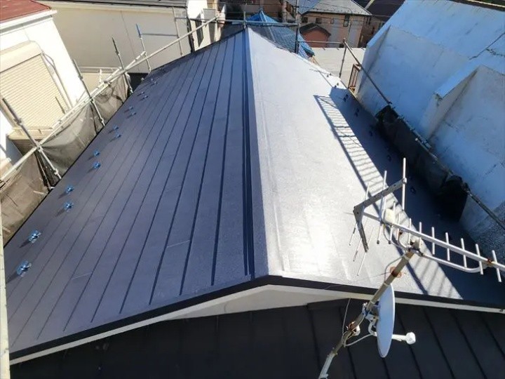 スーパーガルテクト屋根へ葺き替え工事したお住まい