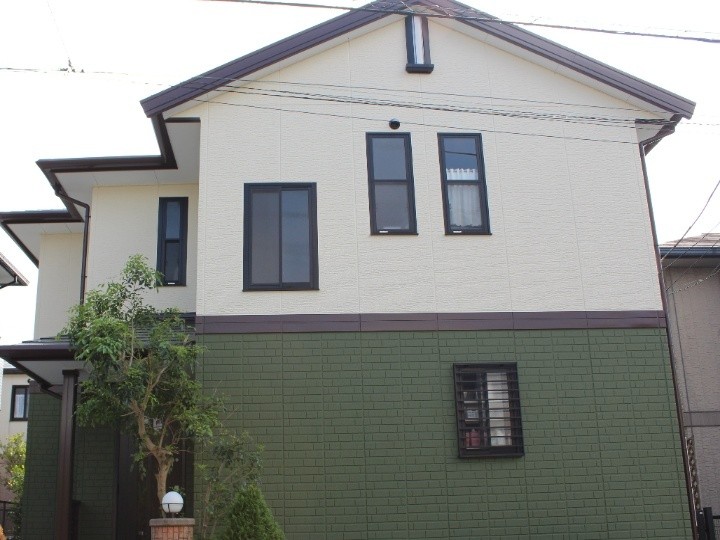 ヤネＭシリコンとナノコンポジットＷで屋根外壁塗装工事したお住まい
