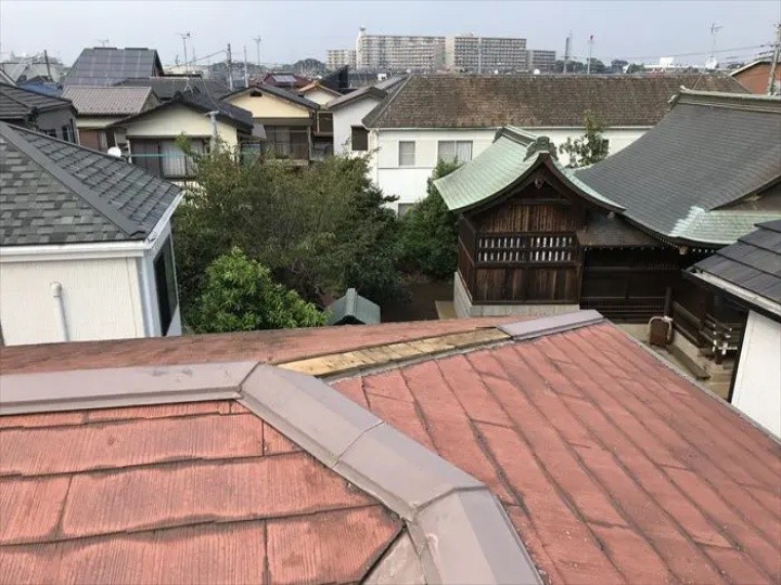 スーパーガルテクトを用いた屋根カバー工法前のお住まい