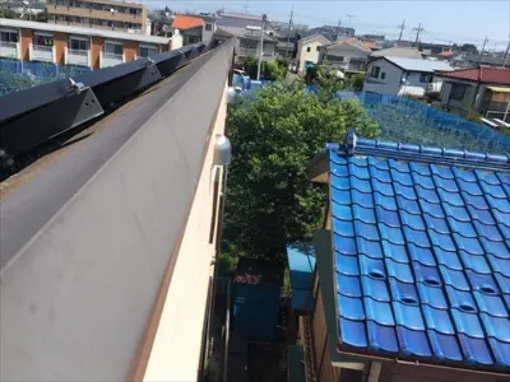 棟板金交換工事前の屋根