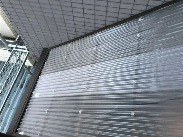 ポリカ波板屋根交換工事後の建物