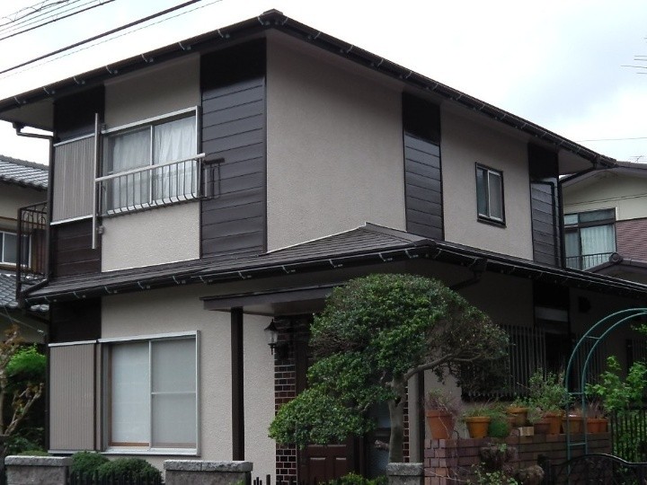 「横暖ルーフきわみを用いた屋根カバー工法＋外壁塗装工事」で美観と耐久を回復