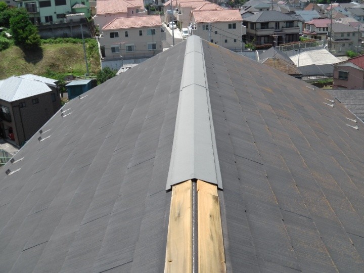 飛散した棟板金の状態
