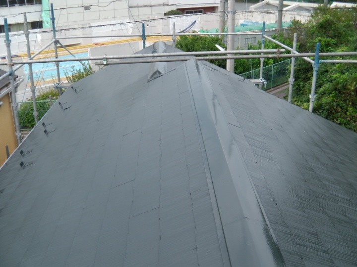 「棟板金交換工事＋ルーフマイルドシリコンを使った屋根塗装工事」を同時施工
