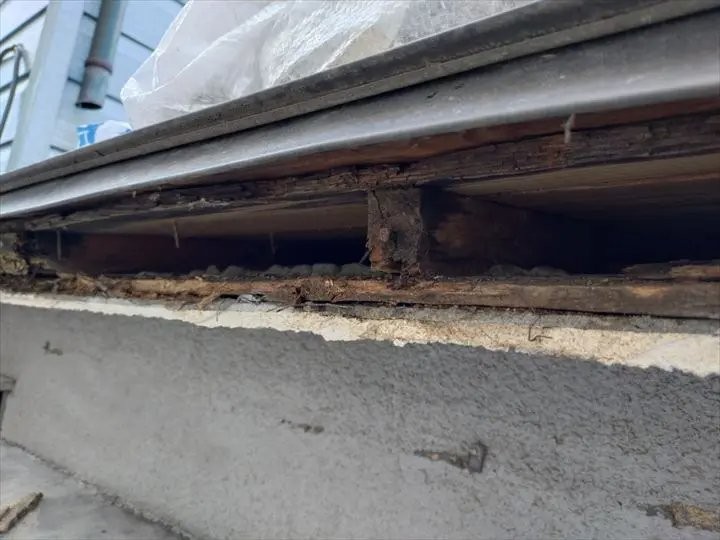 腐食した破風板の下地