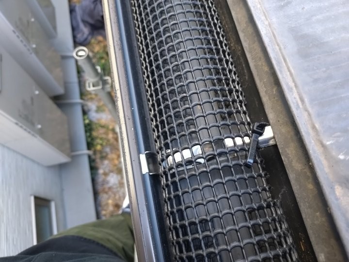 落ち葉除けネット設置