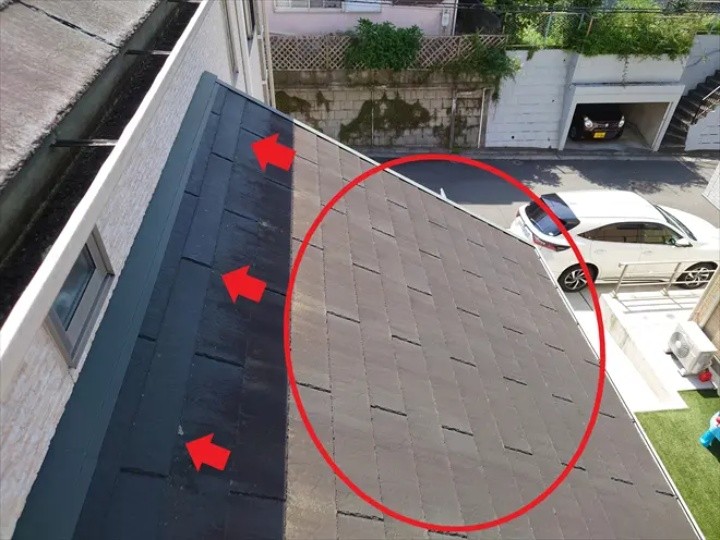 下屋根部分は黒く変色した箇所が広範囲に確認