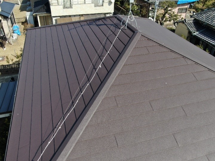 台風で捲れた洋瓦屋根をスーパーガルテクトへ葺き替え工事