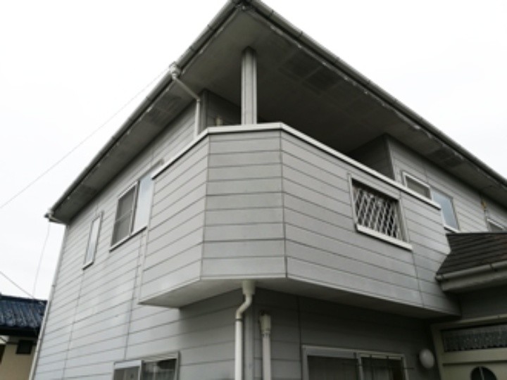 屋根外壁塗装工事前のお住まい