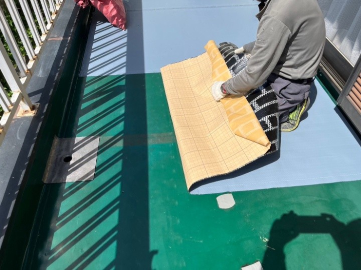 通気緩衝シートを敷設
