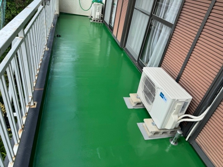 ウレタン防水通気緩衝工法後のバルコニー